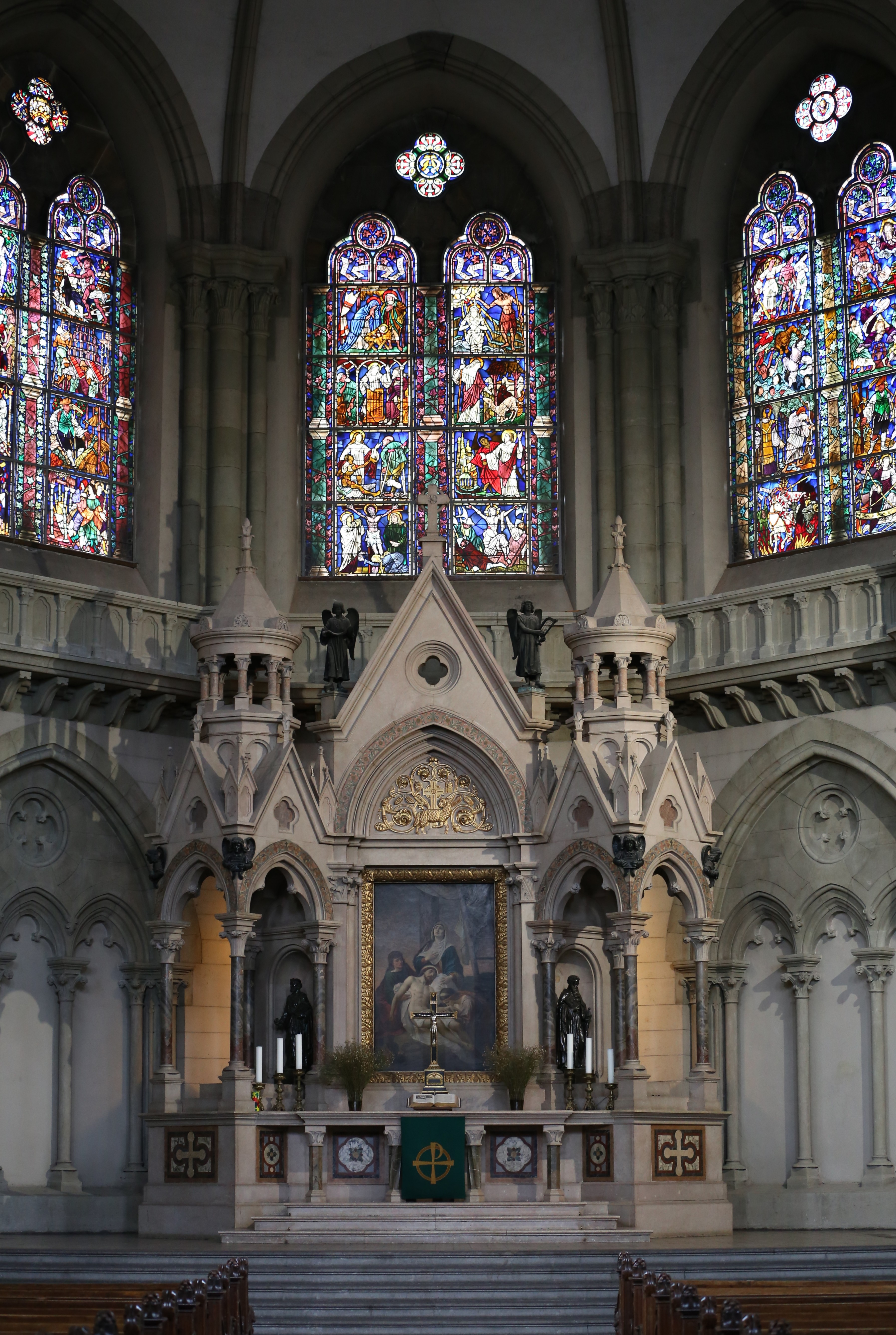 Altarraum der Lukaskirche mit Hochaltar